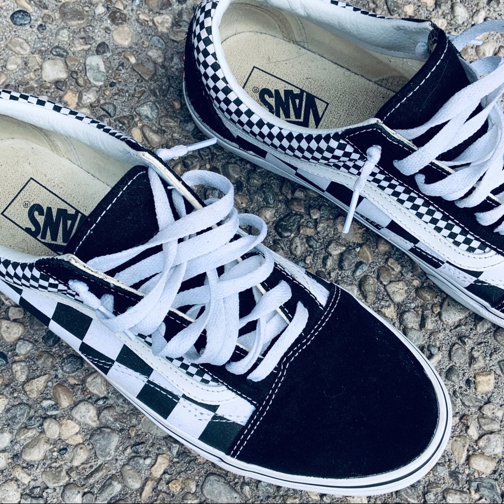 SOLD!Vans Checkered Old Skool Low Top Sneakers - Picture 1 of 5